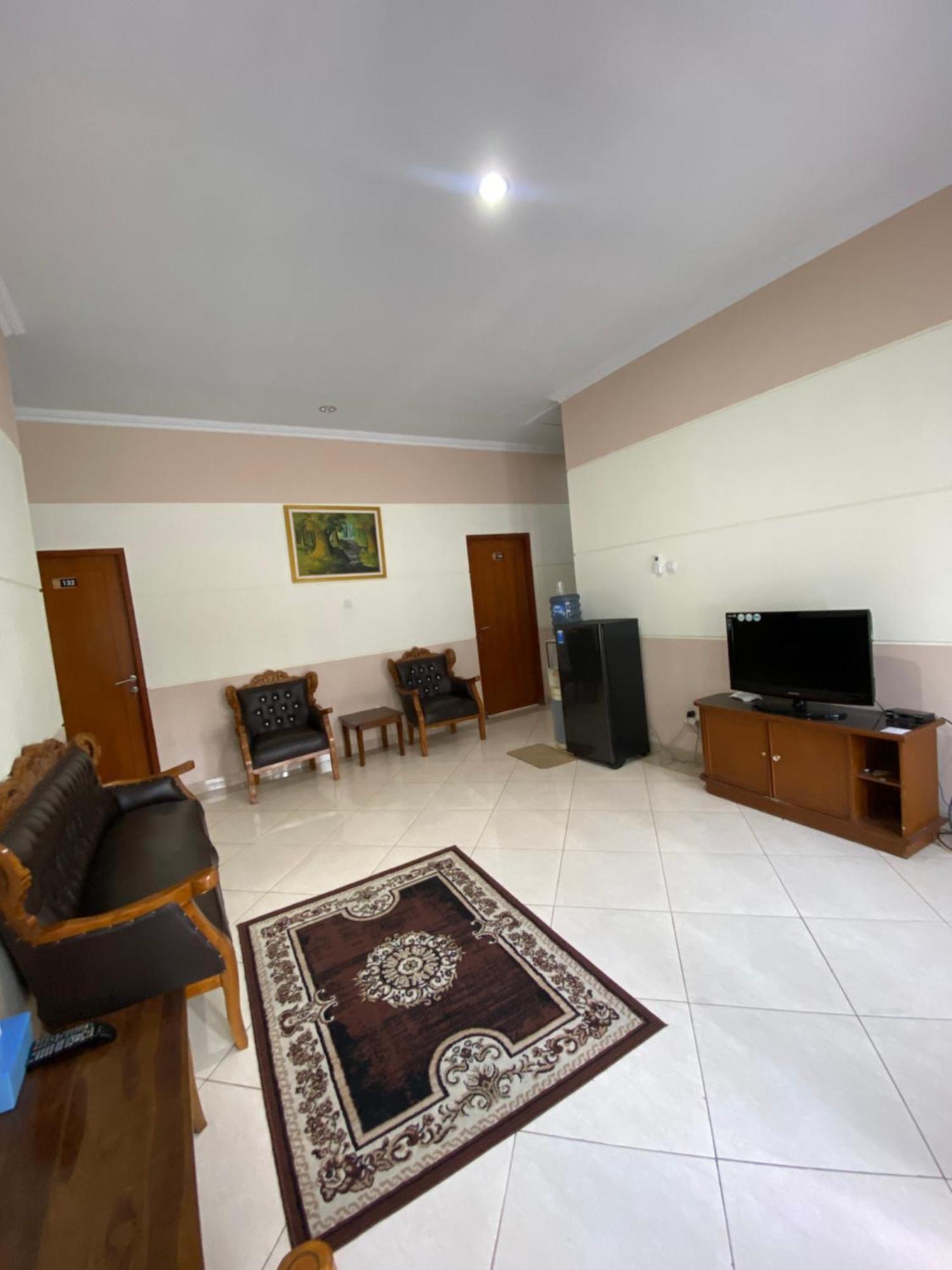 Adiputra Guesthouse 2 By Homiq Ngabean Kültér fotó
